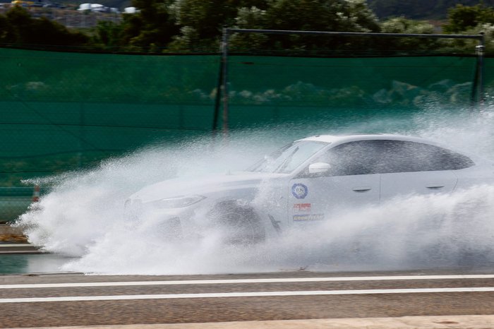 TS-PR-22113-PS-Aquaplaning.jpg